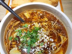 小油条配酸辣汤-味莊·青岛菜(云霄路店)