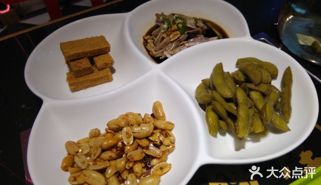 额 到了茶，慢慢看~点了蟹~比较安静