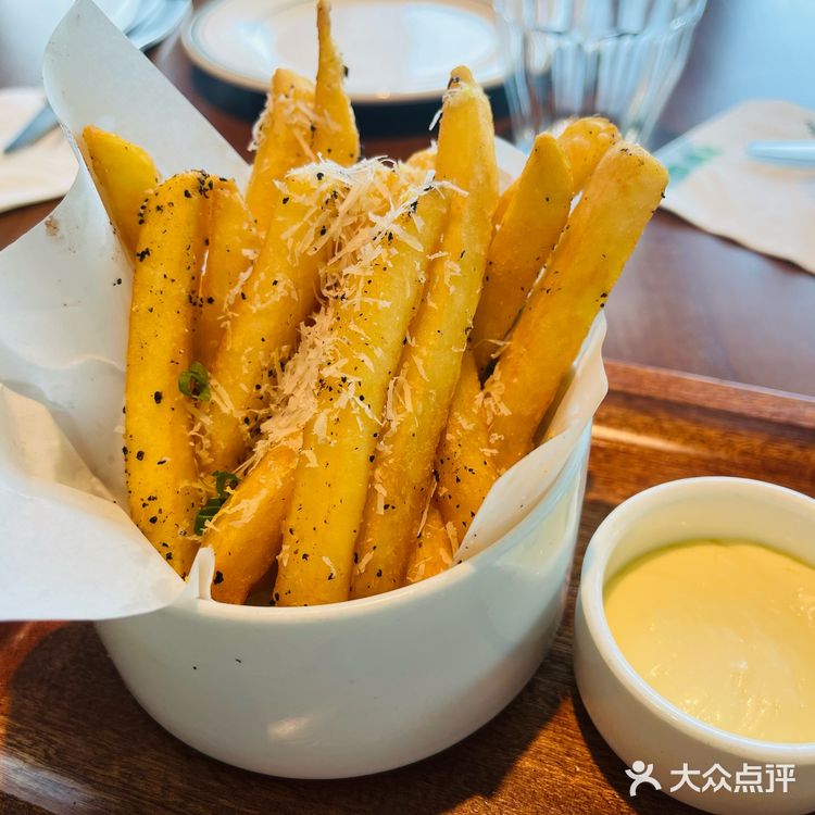 Oeat经开永旺新店！气氛感满满的西餐厅浪漫约会圣地[调皮][胜利]