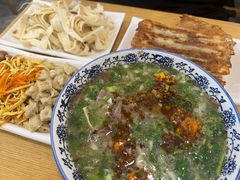 -八百里牛肉汤(盖饭·锅贴·万象城店)