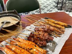 -何妹湿辣牛肉·粤式烧烤砂煲(桂雅路店)