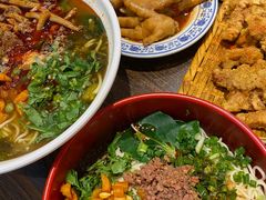 -爆炸头阿姨小四川正宗川味小吃(无任何分店)