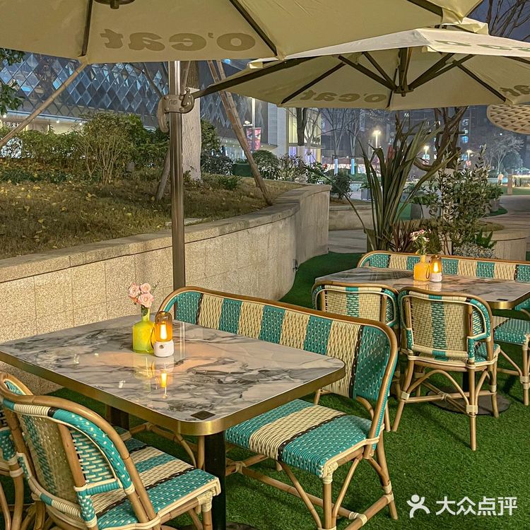 鲜花🌹咖啡☕️小蛋糕🍰K11超惬意西餐