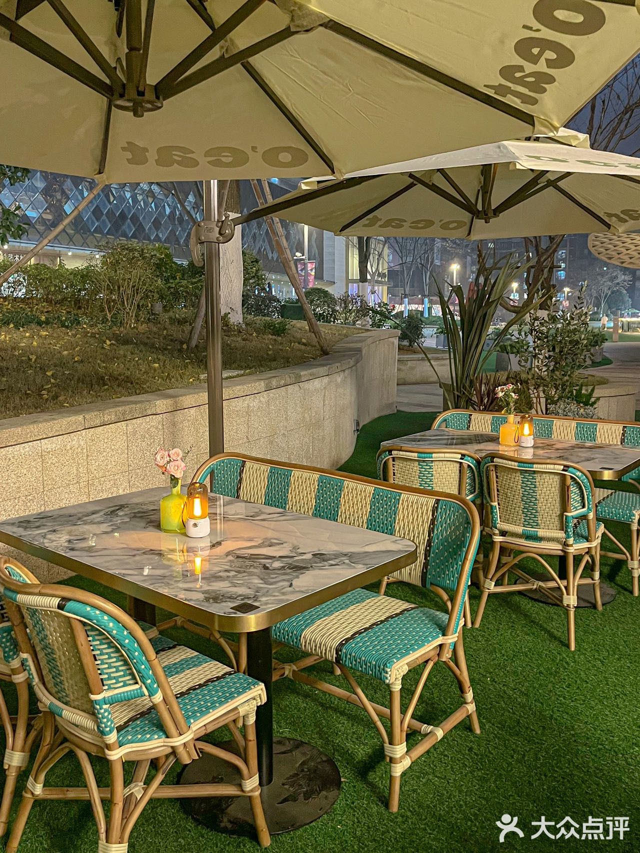 鲜花🌹咖啡☕️小蛋糕🍰K11超惬意西餐