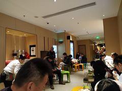 等位区-海底捞火锅(海宁路店)