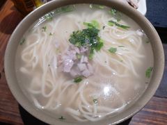 -亮亮面馆(经六路店)