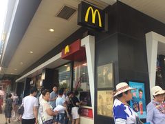 等位区-麦当劳(武商建二店)