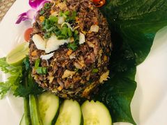 -Chom Cafe and Restaurant