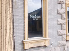 -Max Mara(王府井奥莱·香江小镇店)