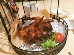 秘制脆皮乳鸽-避风塘(金山万达店)