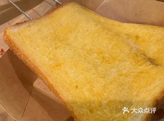 我大约是有些糊涂了，这烤过的吐司，怎的就同没烤的一个