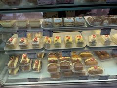 -白玉兰食品甜凤店(合生汇店)
