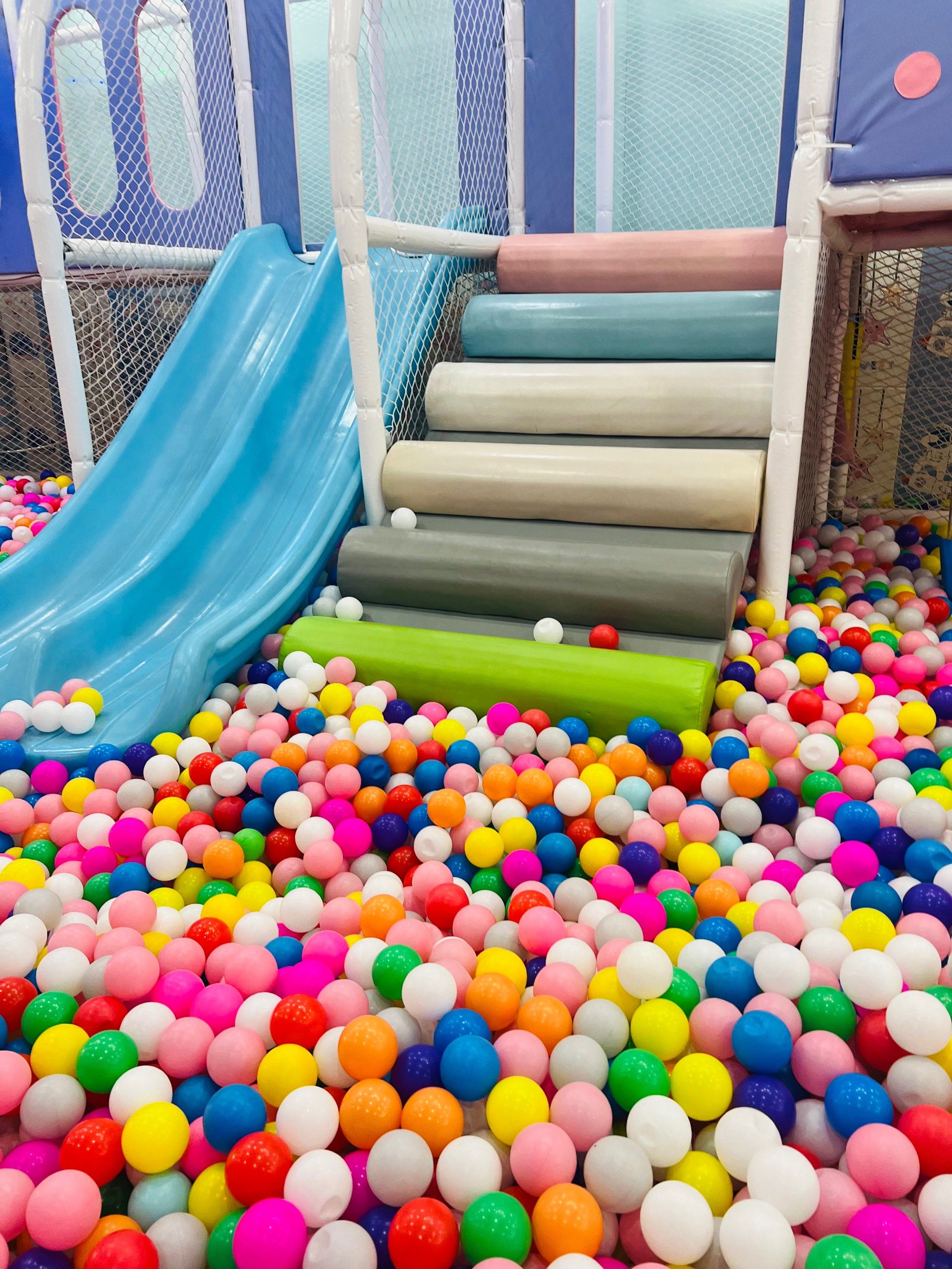 室内儿童乐园玩