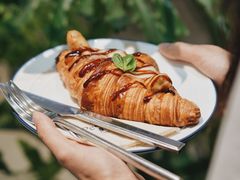 香草鸡肉肠芝士可颂堡-Perma Café樸門(五羊店)