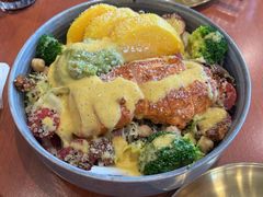 秘制鸡肉芒果牛油果沙拉-魏斯理汉堡(西安沣东吾悦店)