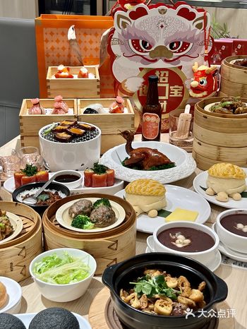在昆山万象汇的蔡澜点心店，榄菜蒸鲈鱼腩和鬼马嫩滑牛肉