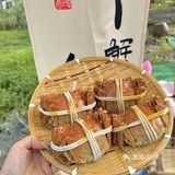 精选农家土鸡慢炖，肉质滑嫩，汤汁清澈鲜美，让人回味无穷