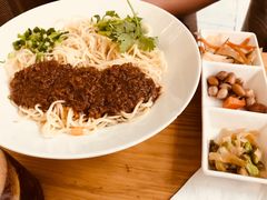 特色牛肉酱拌拉面-清真餐厅·回乡麦客