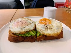 西班牙辣肠牛油果吐司-大酉·M Coffee(北京美术馆店)