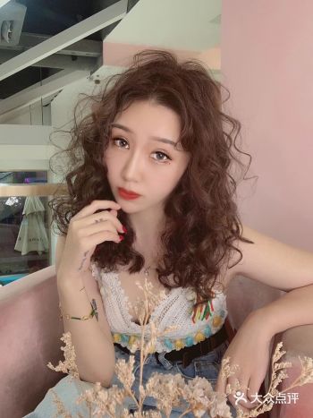 烫发的种类有很多，塑形卷