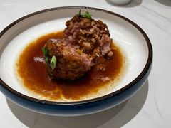 鸭蛋黄狮子头-梅飞酒家(名辉豪庭店)