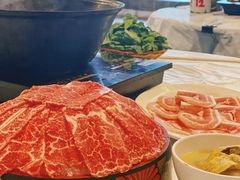 手切安格斯牛肉-鲜入围煮花胶鸡海鲜火锅