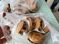 烧饼夹肘子肉-老四烧饼铺(丽源路店)