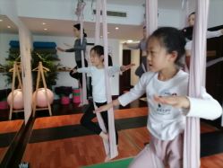 -Yvon yoga 瑜伽·精准体态管理中心
