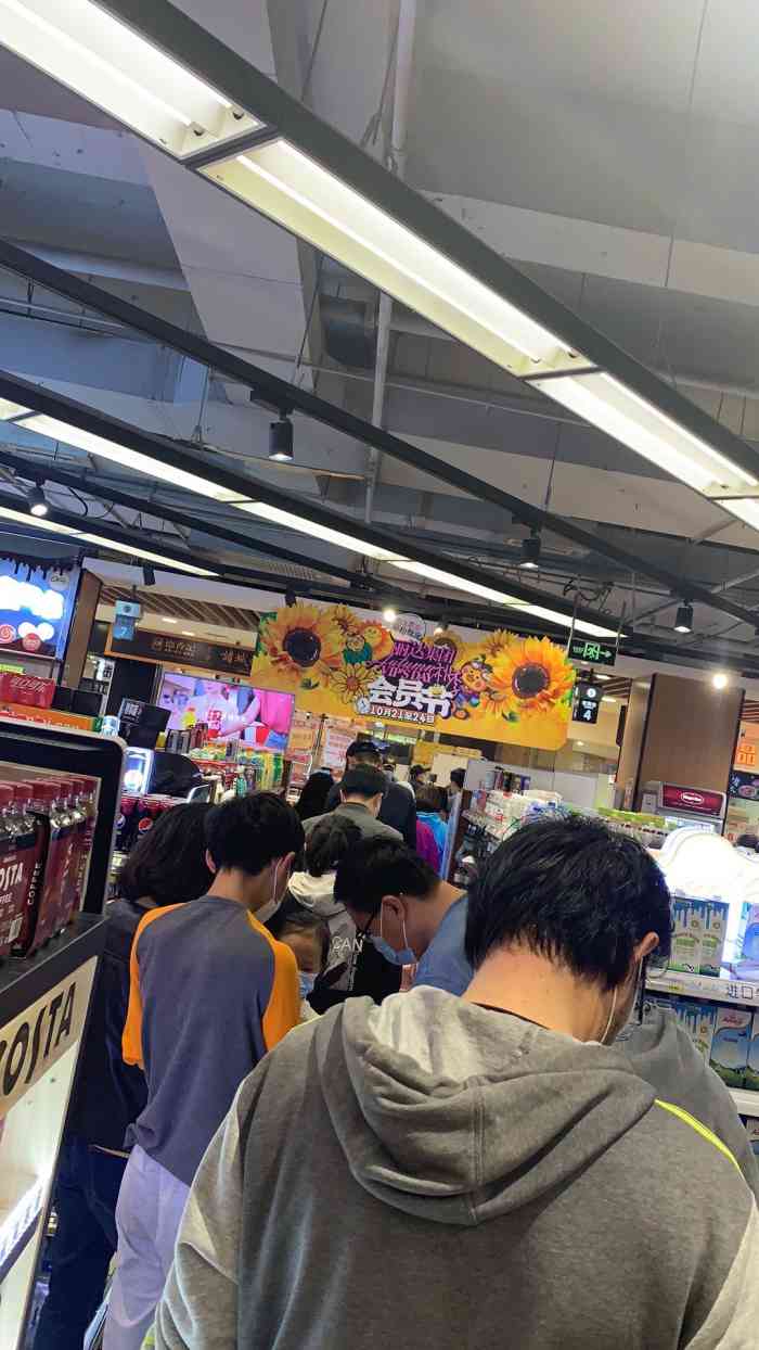 丽达超市(市北店)-"[憨笑]跟哥哥星巴克坐久了就想着往楼下超.