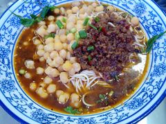 -渝之汇牛肉豌杂面