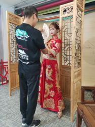 -现代经典婚纱摄影