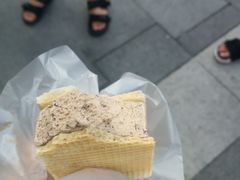 -詹爷爷乌节路街头冰淇淋