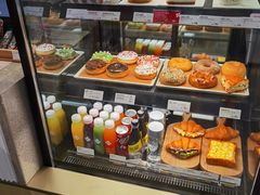 面包甜点陈列柜-Tims天好咖啡·贝果(渝中来福士店)