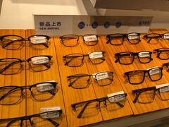 -LOOK眼镜·蔡司依视路配镜(宝山万达店)