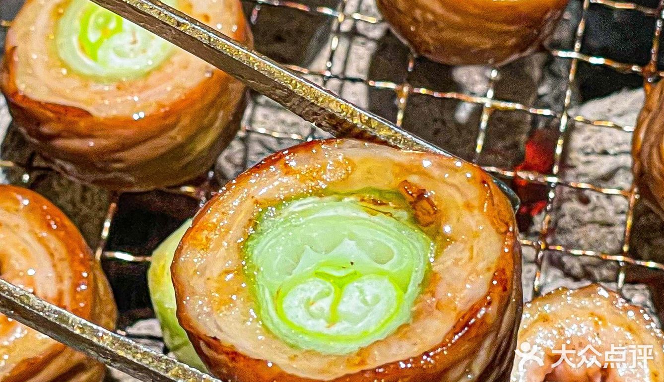 本地人排队吃的首家川派烤肉🆘肥肠芝士条香