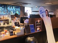 -瑞幸咖啡(华新地铁站地下商业街店)