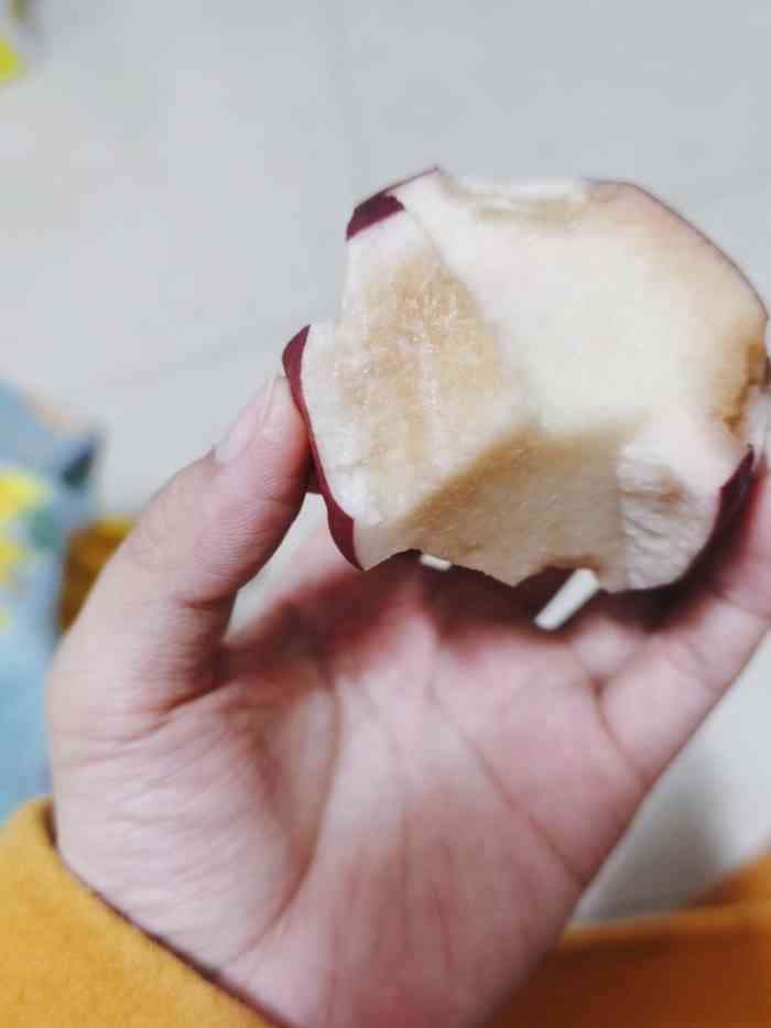 打分 买的进口油桃,切开每一个里面都是烂的,都是这种发乌的,不能吃