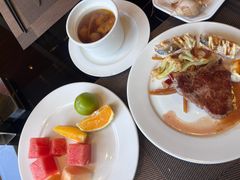 -大中华希尔顿酒店-念自助餐·嗨啤·小龙虾