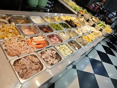 -愉肴麻辣香锅(中山路店)