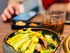 三文鱼牛油果沙拉-龙神·炭烧酒场深夜食堂(新街口店)