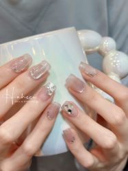 -花岐款式专研健康美甲沙龙