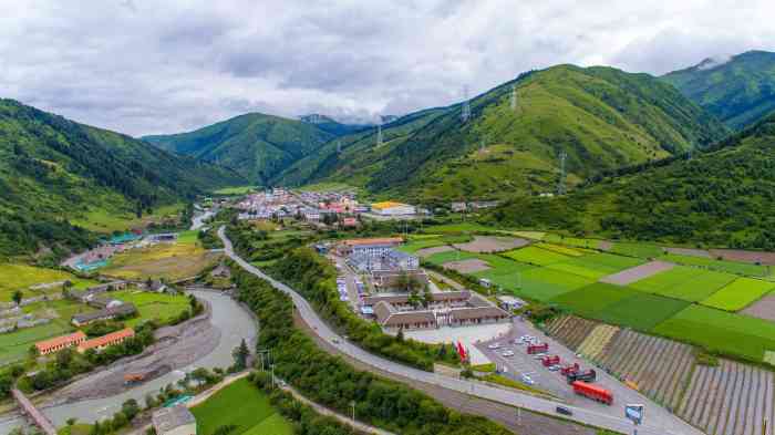 红原县刷经寺镇图片