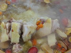 炭炉果鸡煲-威邵鸡煲(西华路总店)