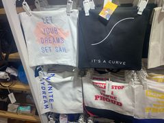-名创优品(北京新中关购物中心地铁层店)