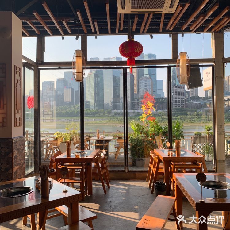 看完洪崖洞夜景再吃顿火锅撒