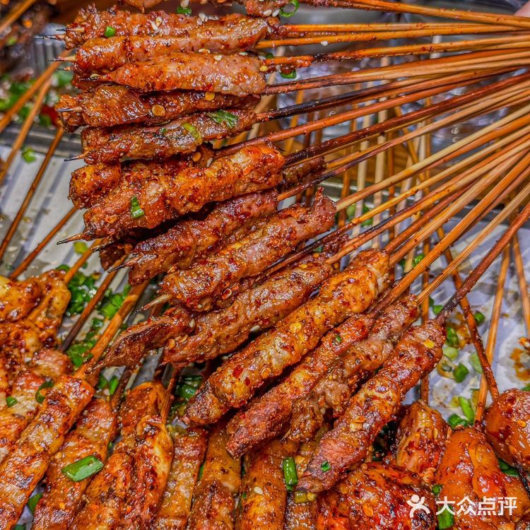 全国的烧烤都卷起来了 吃货的世界唯有美食不可辜负