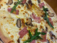 意大利腌肉香菇比萨-LUCCA卢卡西班牙海鲜饭(远洋广场店)