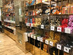 零售区-VENCHI 闻绮(广州太古汇店)