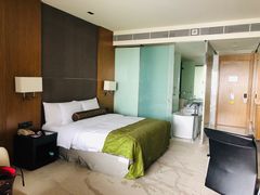 -上海滴水湖皇冠假日酒店