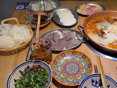 -洱火云南酸菜牛肉火锅(石景山当代商城店)